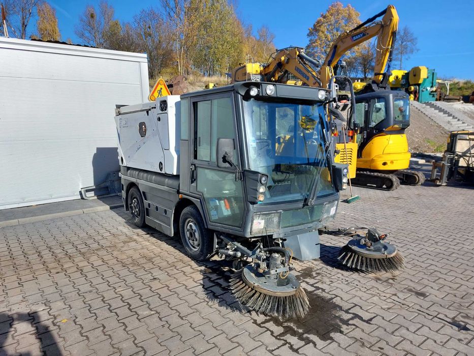 Usługa zamiatarką, polewaczką Czyszczenie ulic