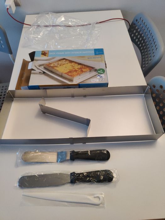 Regulowana foremka do pieczenia/zapiekania plus akcesoria