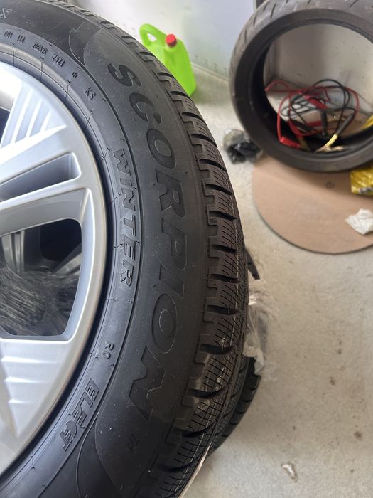 Nowe felgi aluminiowe Audi Q6 z oponami zimowymi – 19”