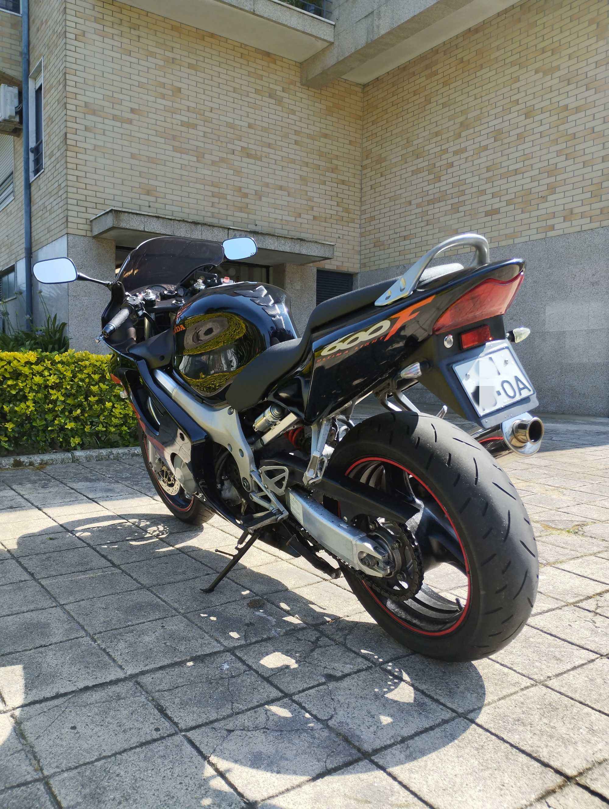 Honda CBR 600f como nova