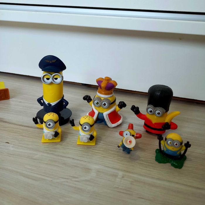 Minionki pluszaki na rękę zapinane + GRATISY