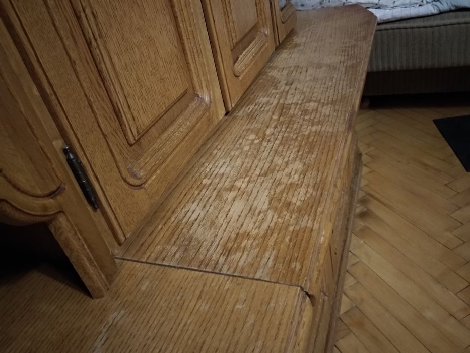 Продам деревянную(массив, дуб) стенку, витрину, шкаф, мебель. 310см