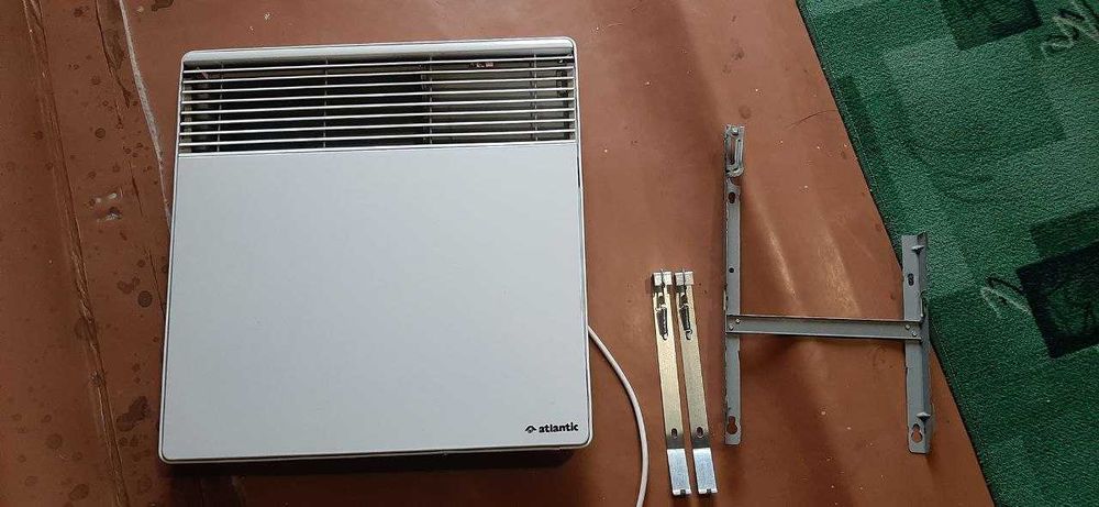 обігрівач настінний, два штуки