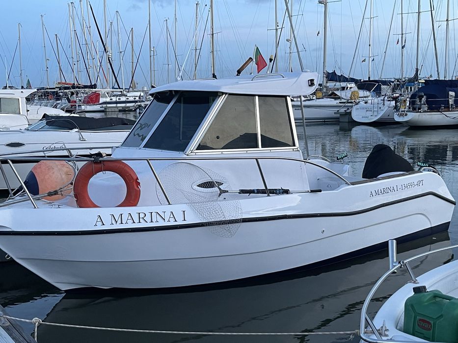 Barco classe 4 em bom estado