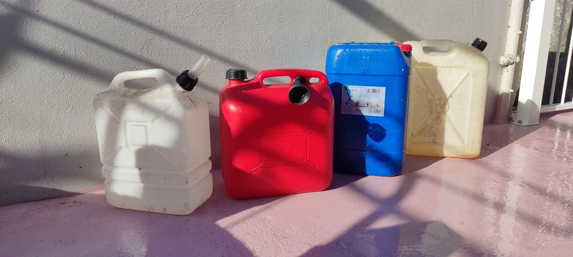 Jerrycan / bidão / Jerrycans / bidões