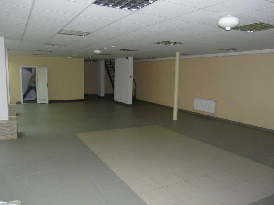 Продам комплекс торгових приміщень в самому центрі міста.