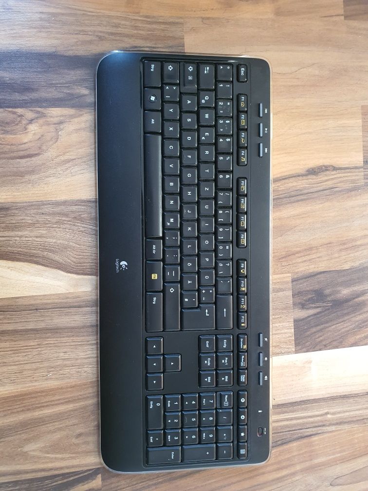 Бездротова клавіатура Logitech k520 з адаптером