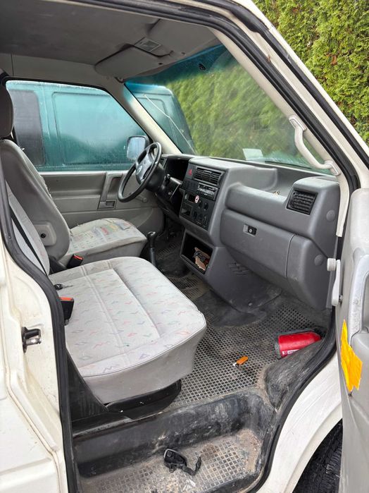 Sprzedam samochód VW T4 2,5TDi 9 osobowy