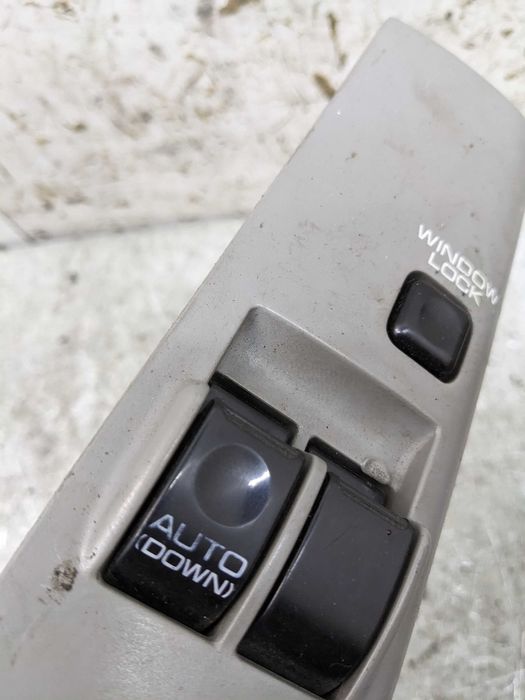 Mitsubishi Space Runner Przełącznik Szyb Lewy Przód