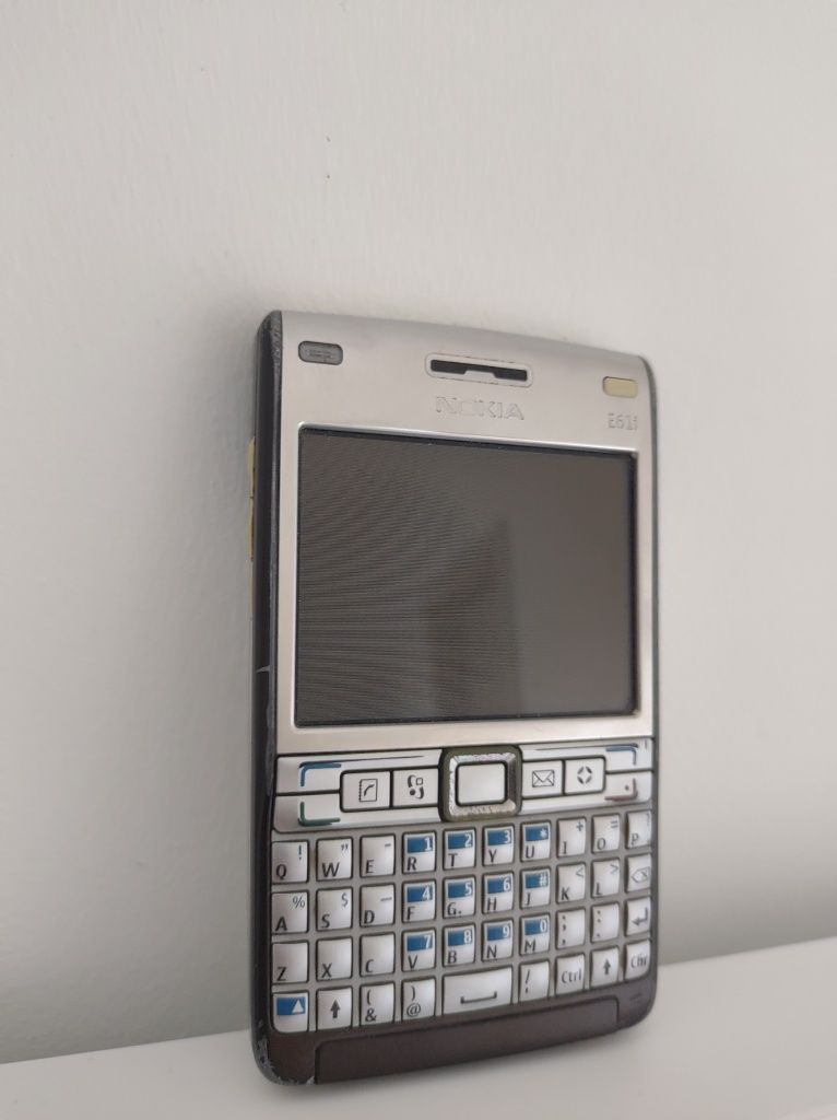 Nokia E61 Kolekcjonerski vintage telefon komorkowy z klawiatura,kabel