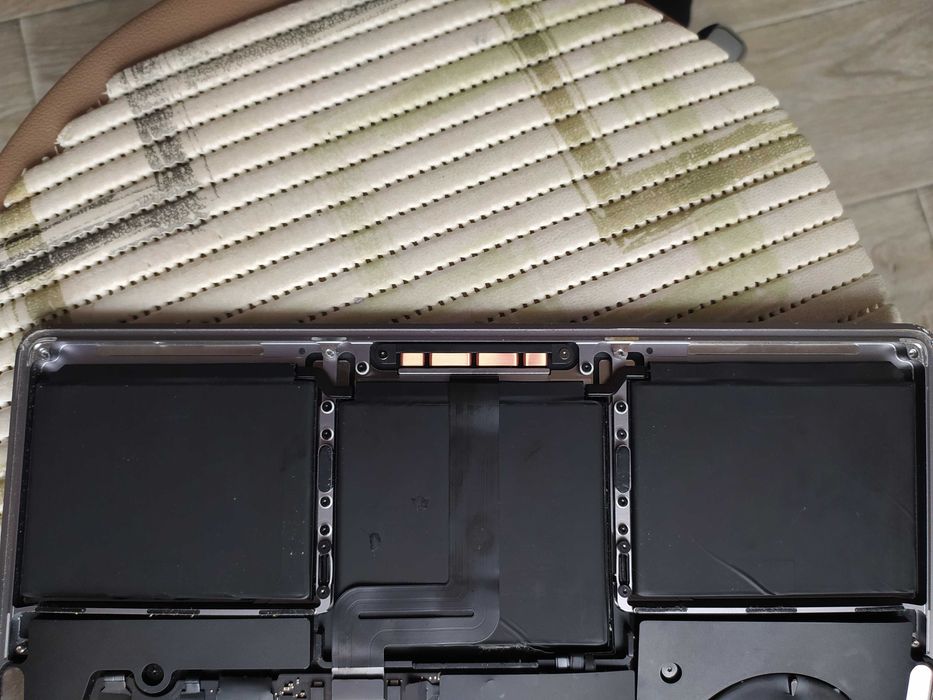 MacBook Pro A2338, пострадавший