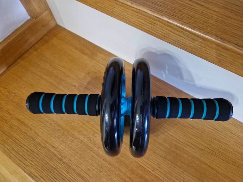 Wałek i roller kółko do masażu ćwiczeń