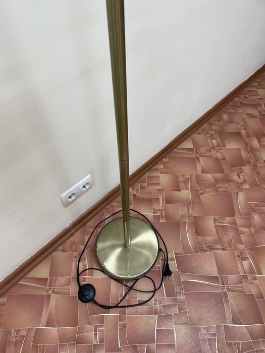 Продам лампу напольную