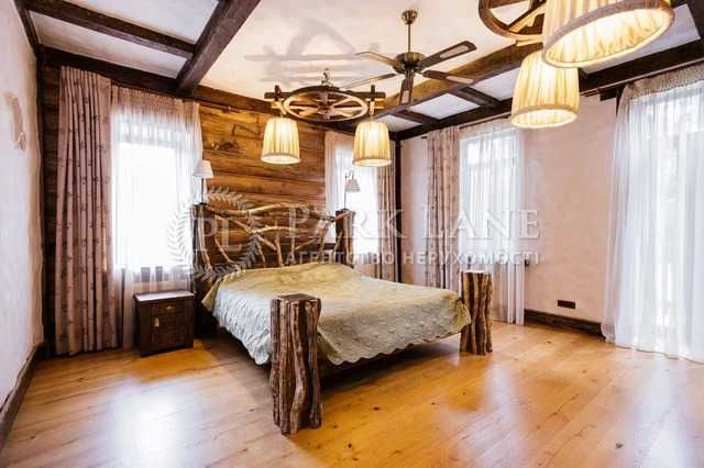 Казкове шале в Лебедівці, ділянка 1,4 га з виходом на воду.