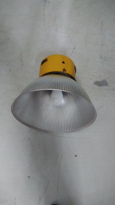 Candeeiros de Armazém