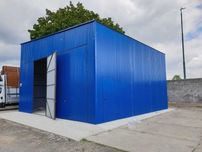 Blaszana montowana hala 8×8,5m- niebieski