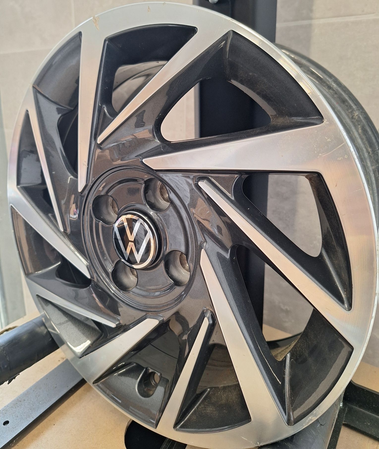 PF 139 Felga 15 VW Cross Up Alufelga 4×100 Pojedyńcza
