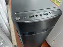 Komputer z monitorem
