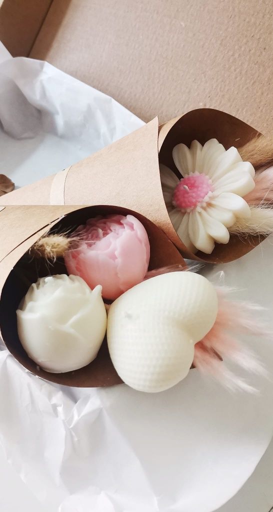 Ramo de flores com velas