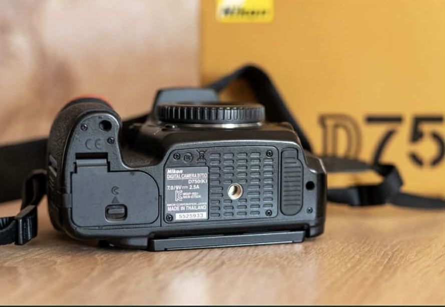 Камера Nikon 750D body