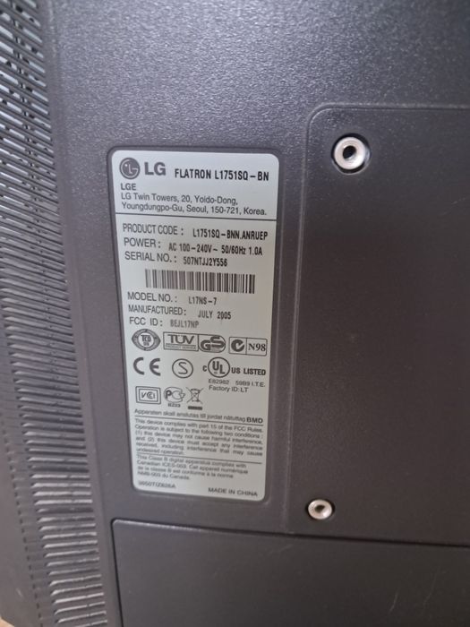 Комп’ютерний монітор LG Flatron L1751SQ-BN.