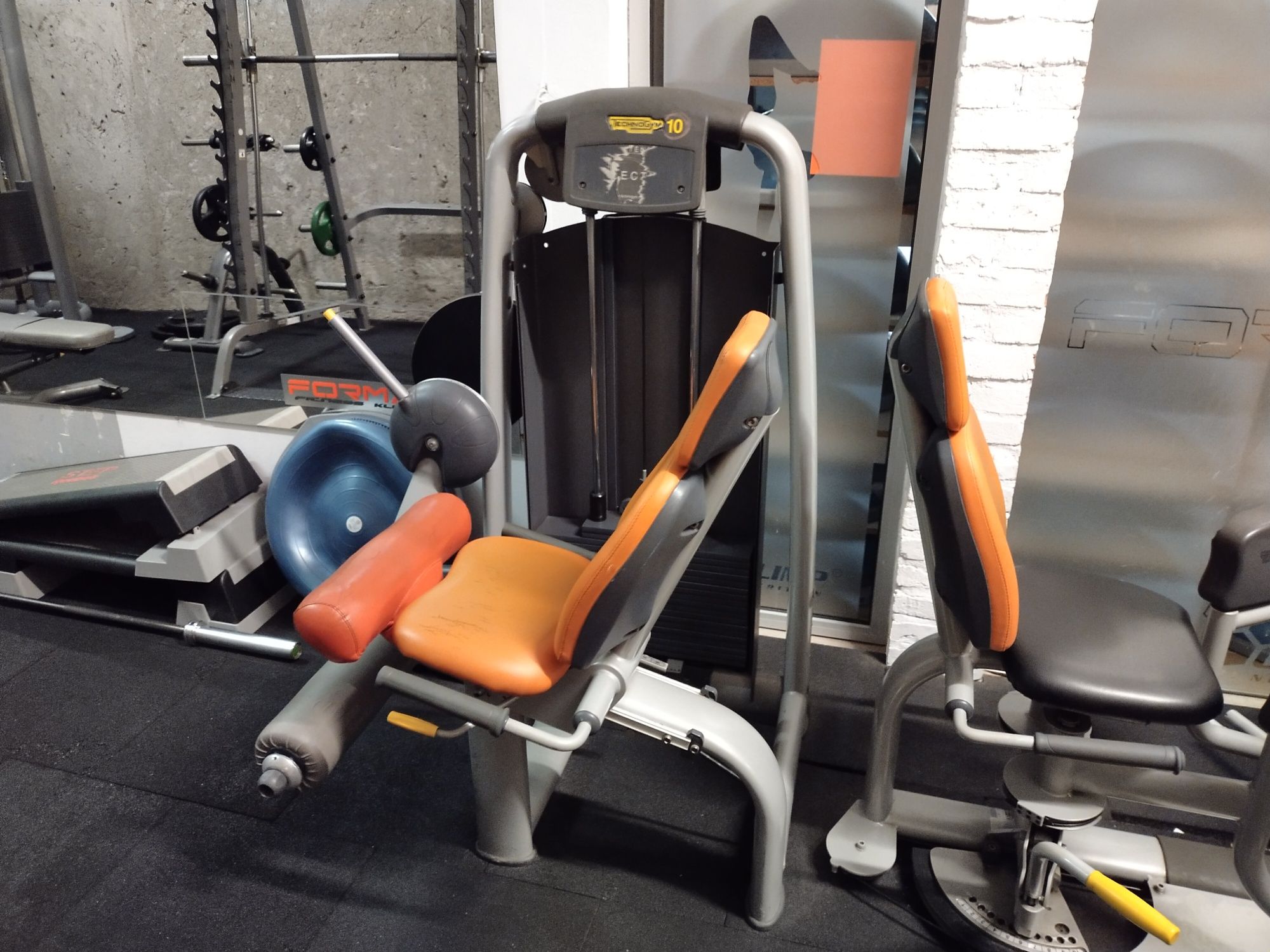 Maszyna na nogi łuda stos Techno Gym