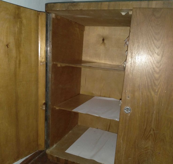 Комод дерев'яний в гарному стані.