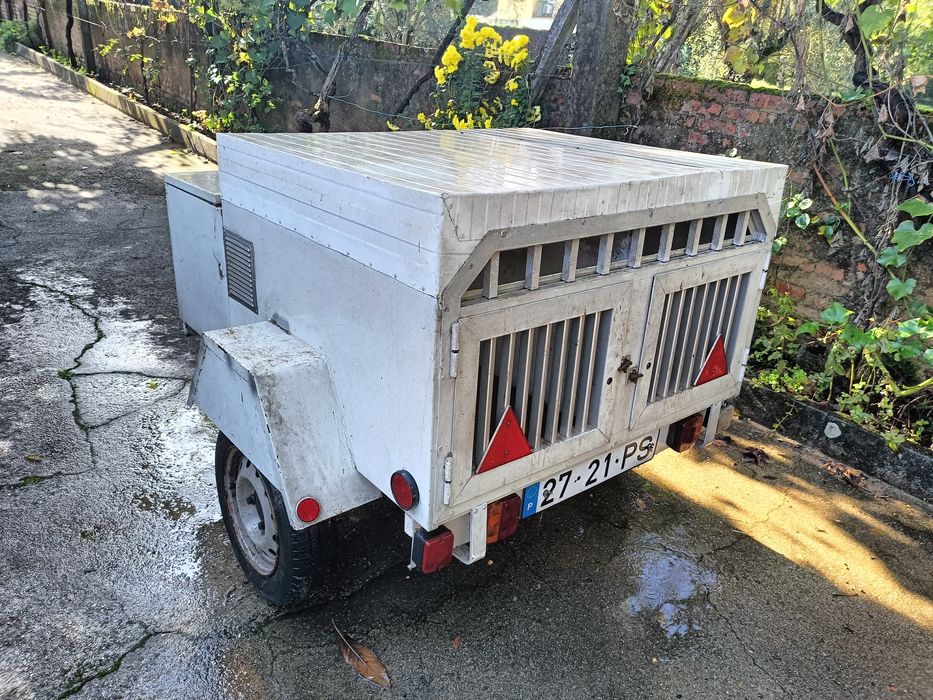 Atrelado caça 2 compartimentos