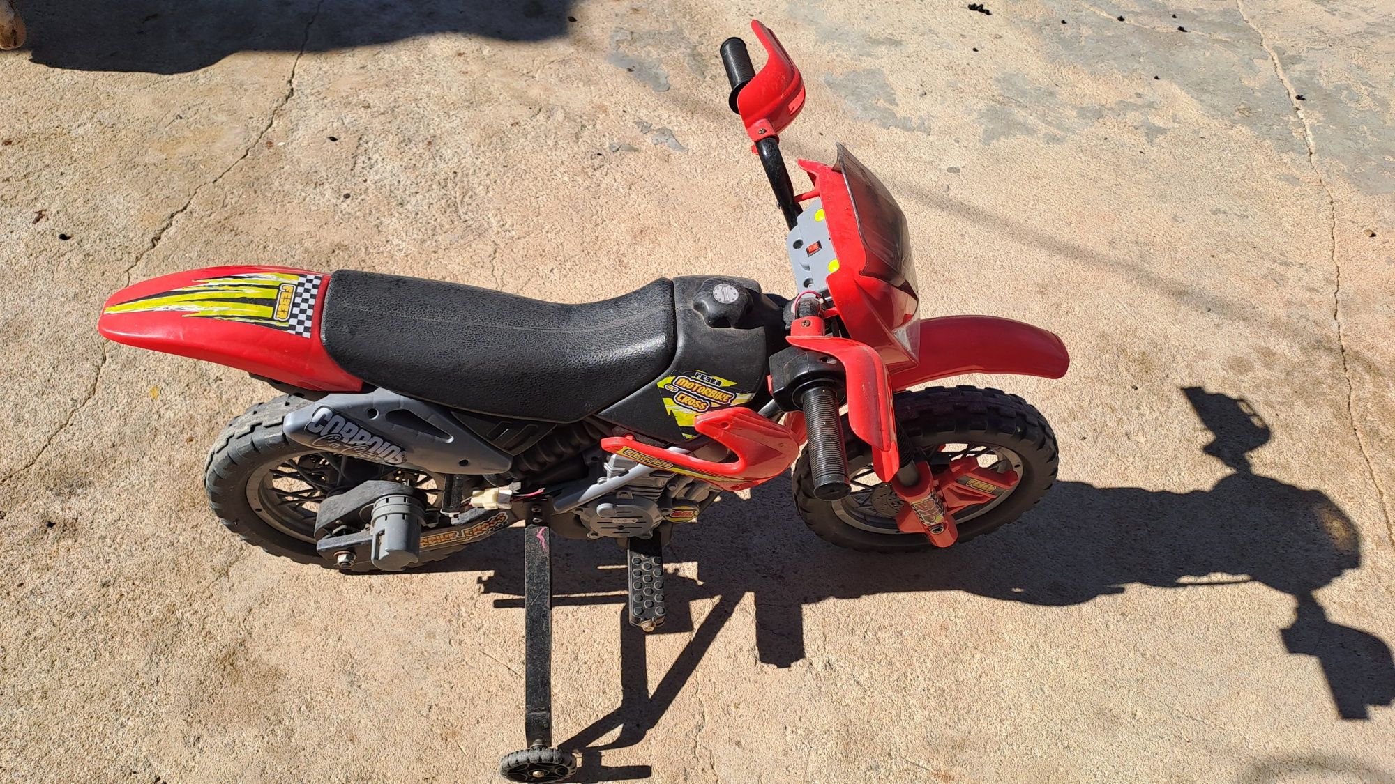 Mota infantil  a bareria com carregador