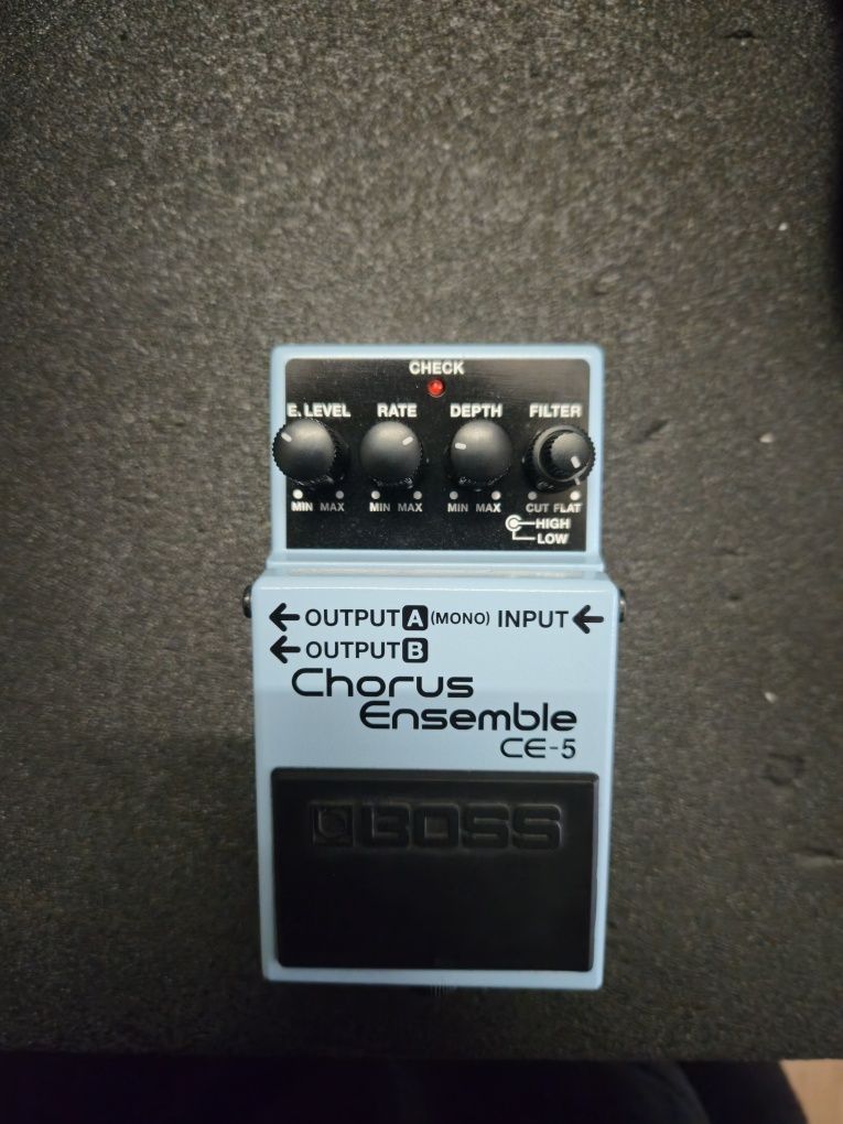 Pedal Boss CE-5.