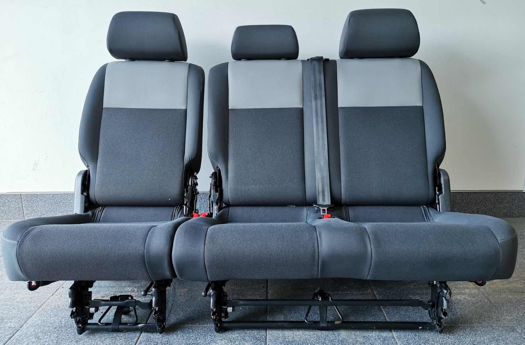 Fotele wewnętrzne VW Caddy 3 - komplet, stan bardzo dobry.