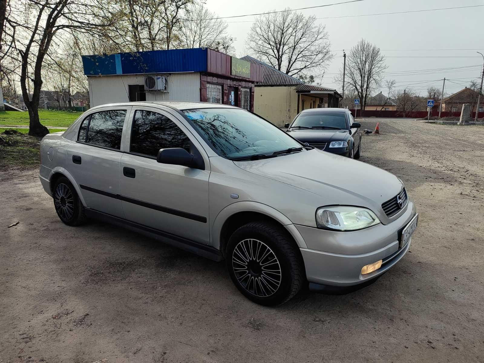 Срочно хороший opel astra 1.4