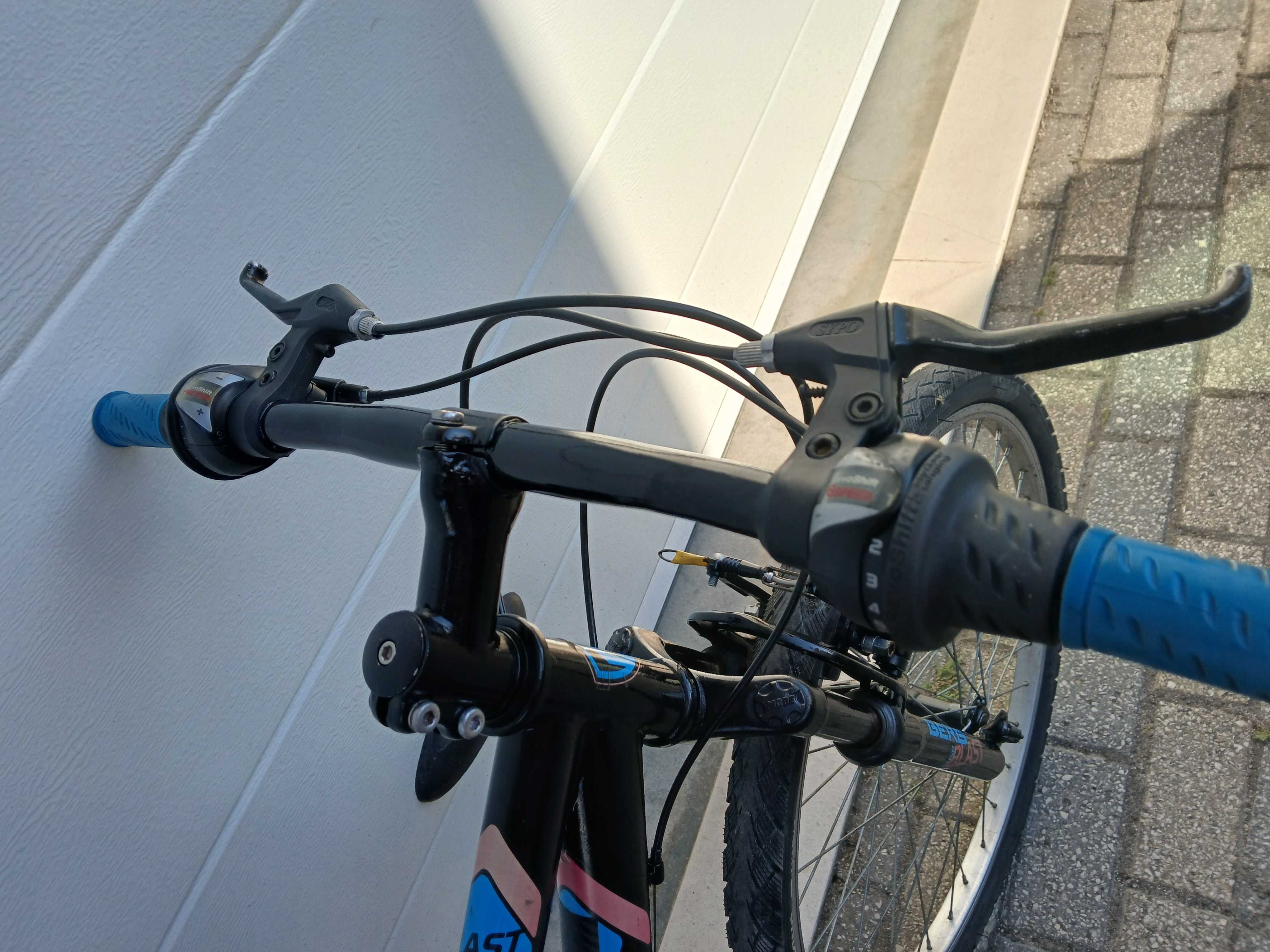 Bicicleta BERG roda 24 e 18 velocidades