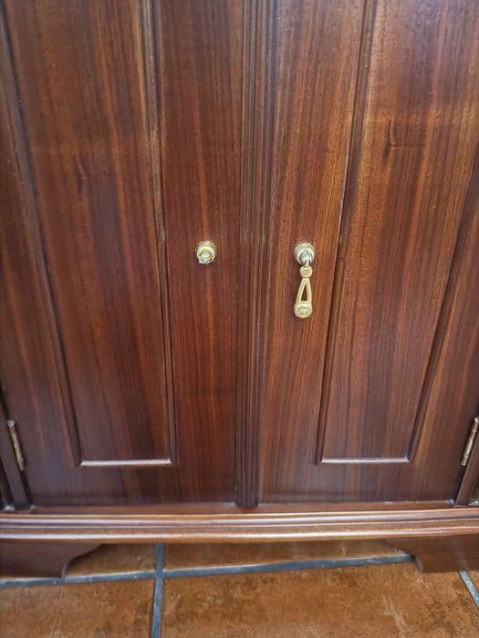 Conjunto de Sala em Madeira Mogno