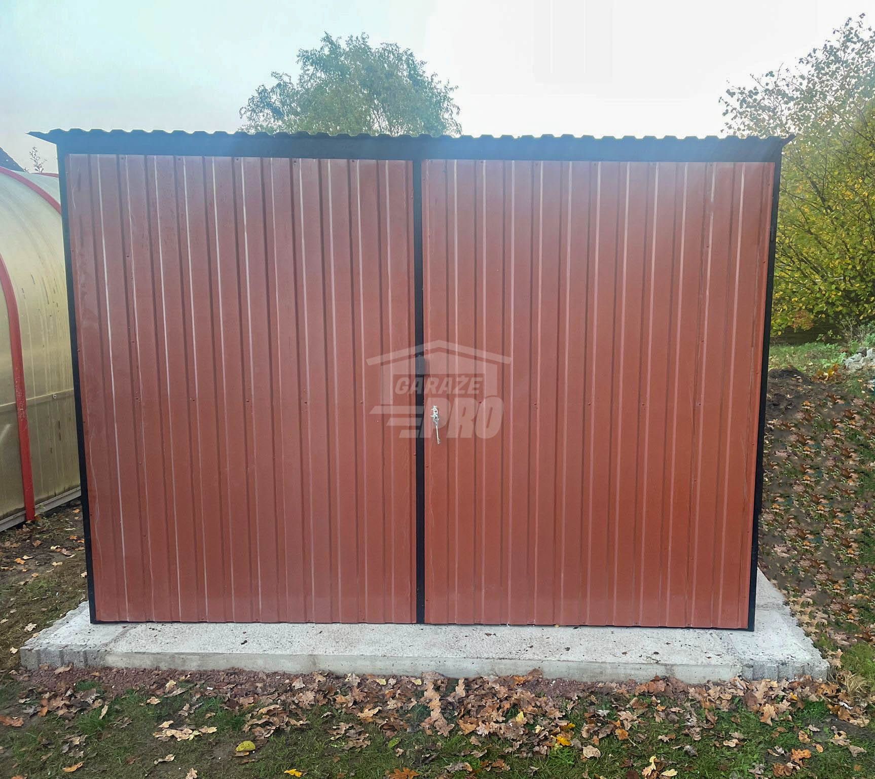 Garaż blaszany 3x5m Brama dwuskrzydłowa rynny - dach spad w tył GP478