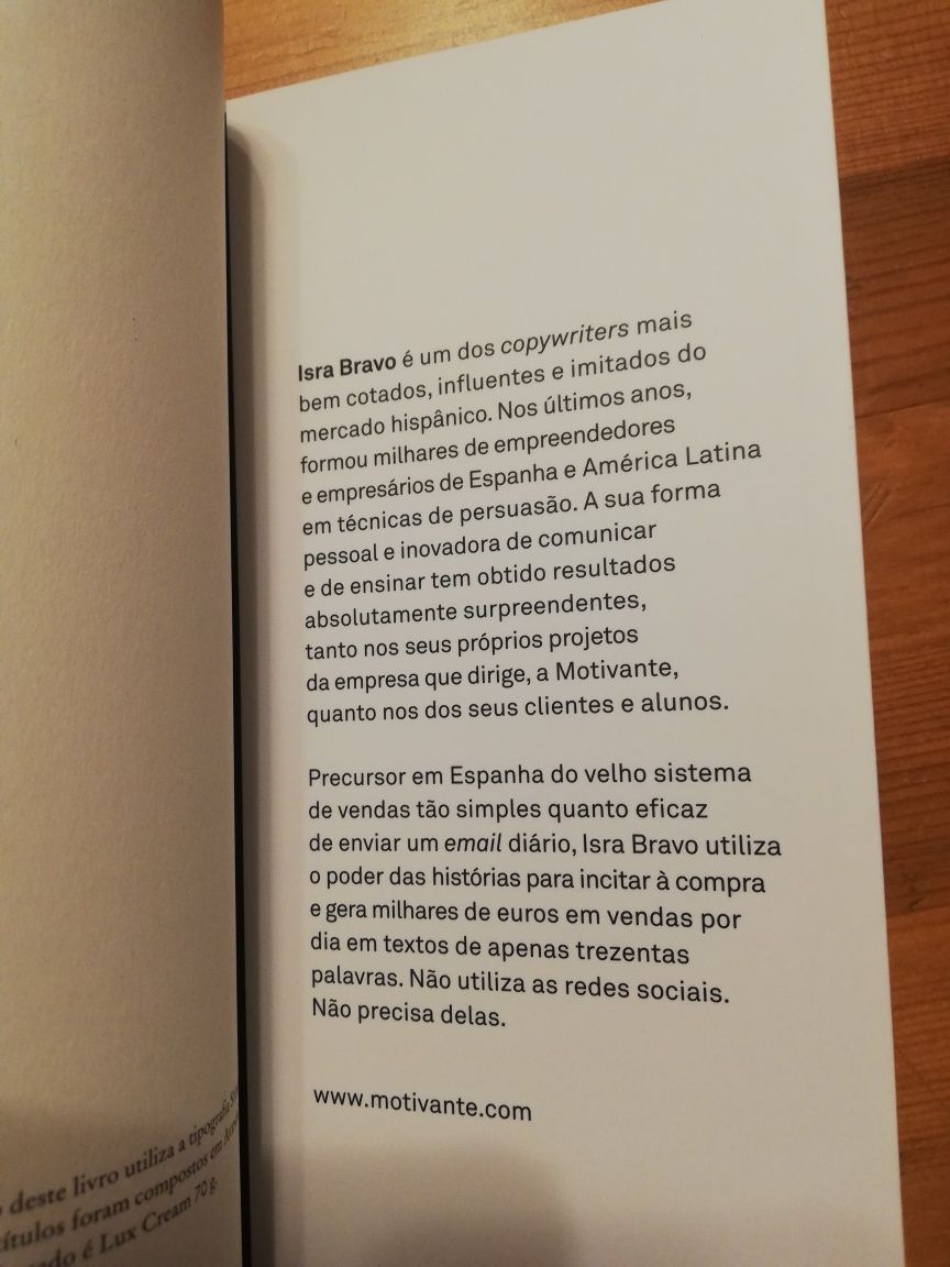 "Escrevo porque gosto de ganhar dinheiro", de Isra Bravo