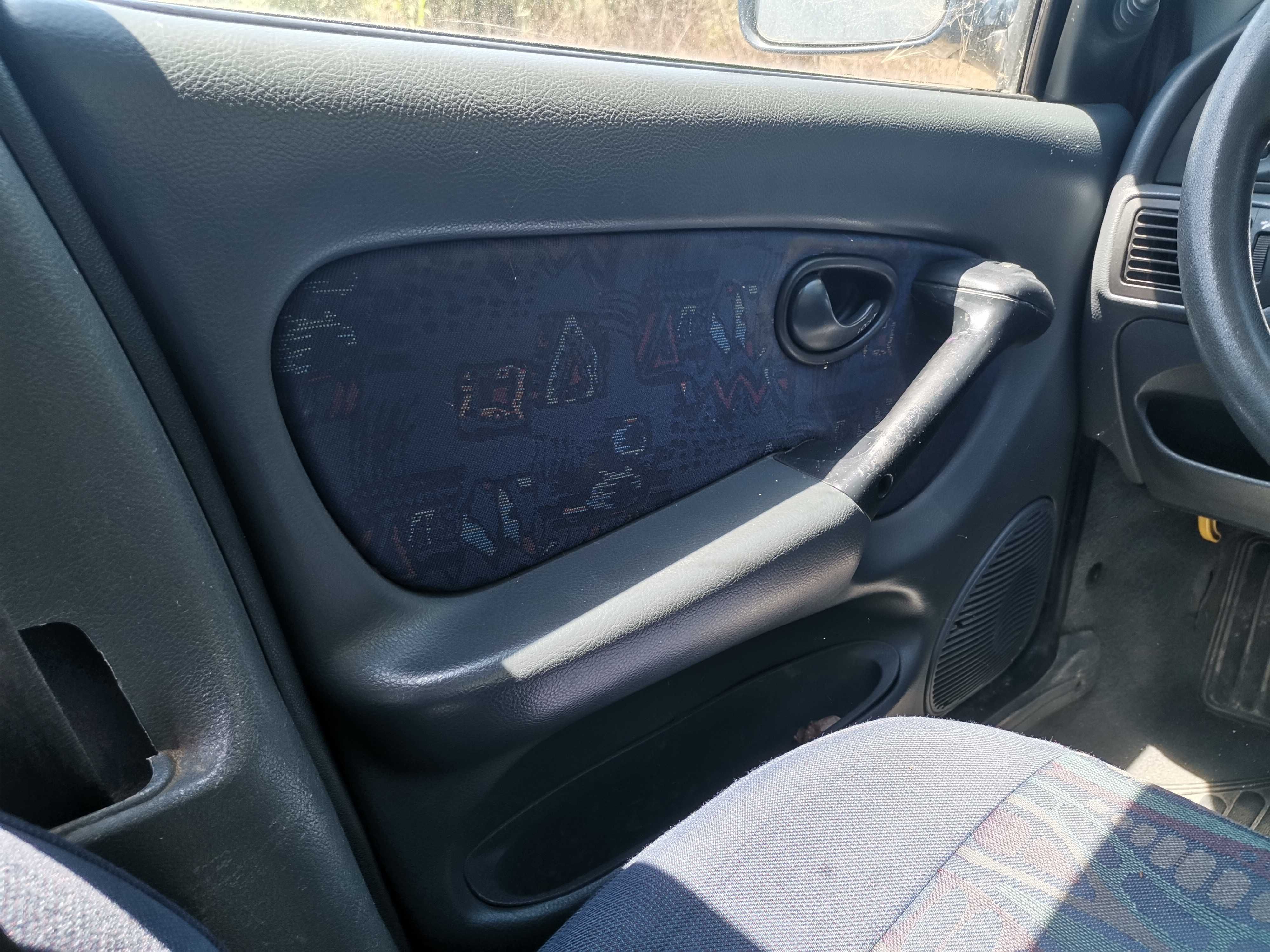 Vendo carro inteiro ou por peças