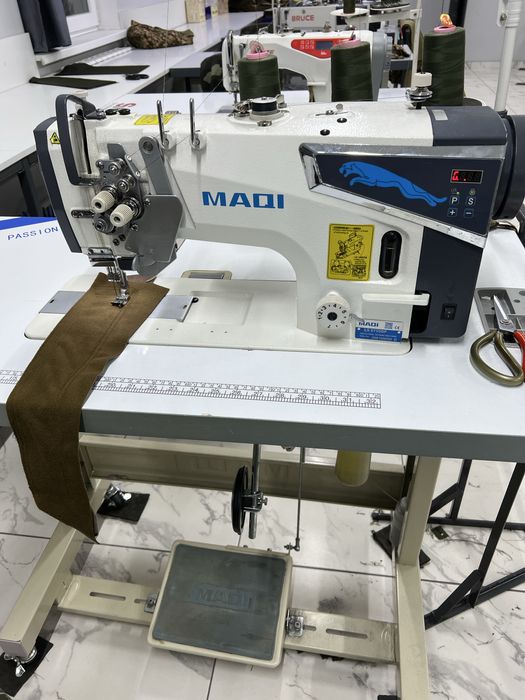 Двоголкова швейна машинка