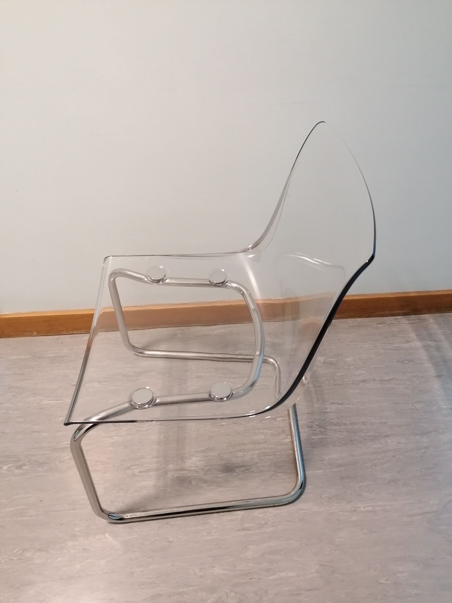 Cadeira transparente/cromada