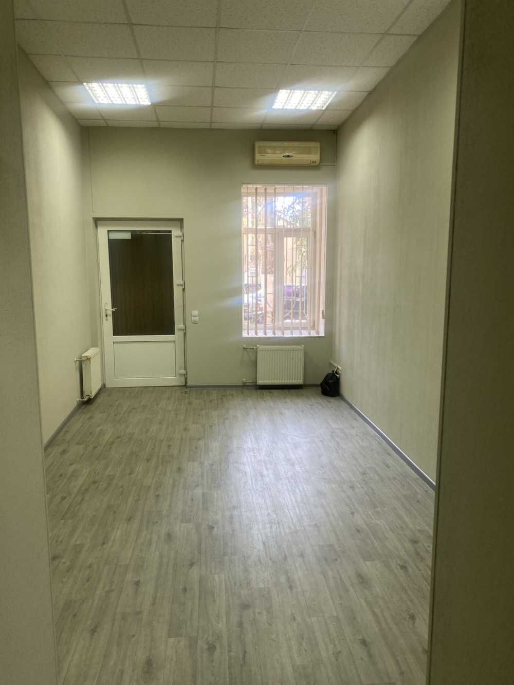 Продам однокомнатную квартиру с фасадным входом под коммерцию/Центр