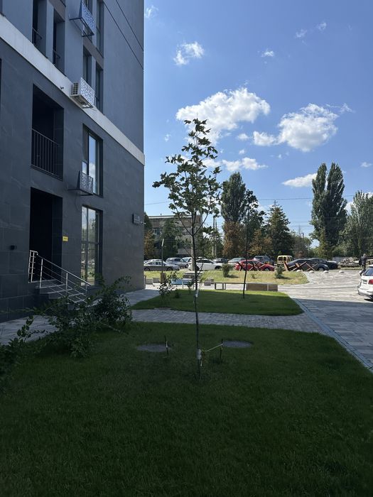 Sky Avenue, вул. Святослава Хороброго 11б, сусіди Нова Пошта.