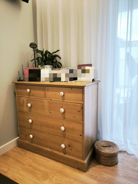 Cómoda da Companhia Inglesa, em pinho nórdico maciço.