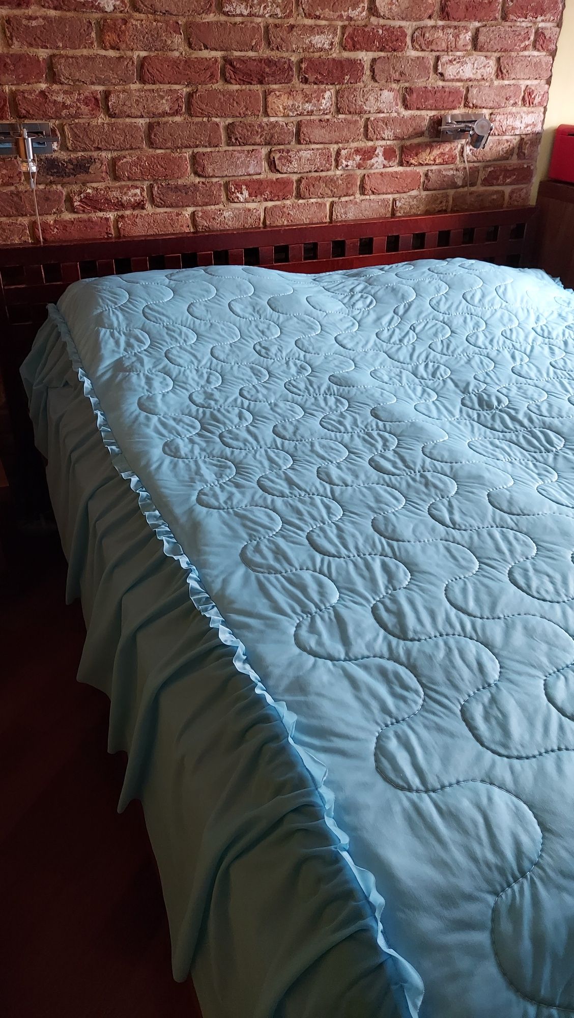 Kapa narzuta pikowana na łóżko