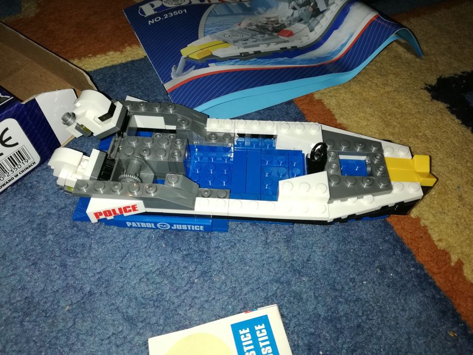 Klocki LEGO. Motorówka, policja
