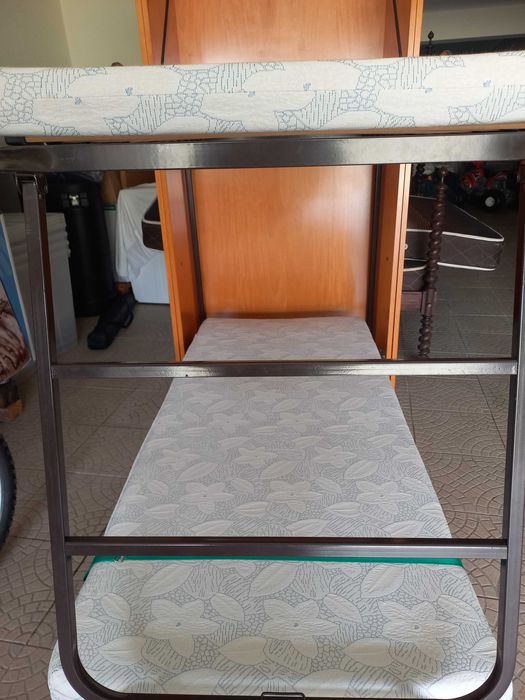 Beliche em vertical revertível Armário cerejeira