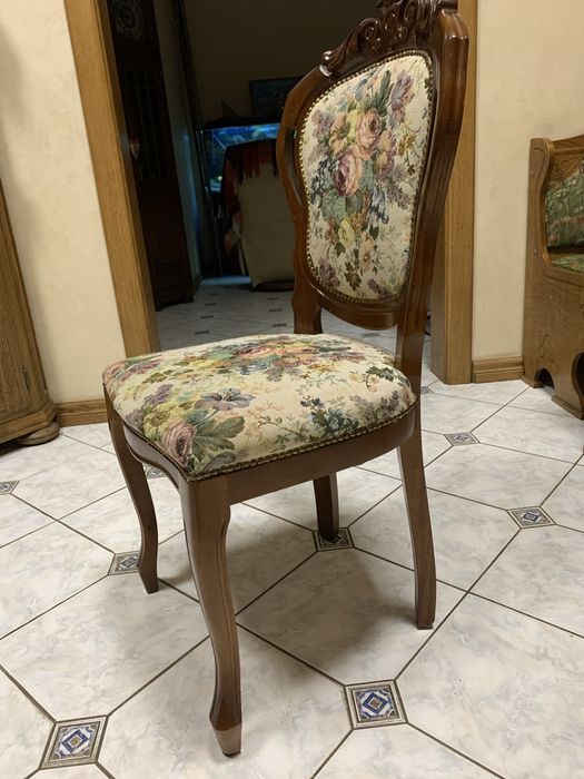 Стільці  4 шт. в столову кімнату