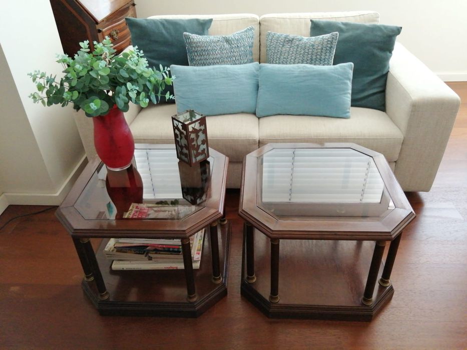 Mesas de apoio em Mogno