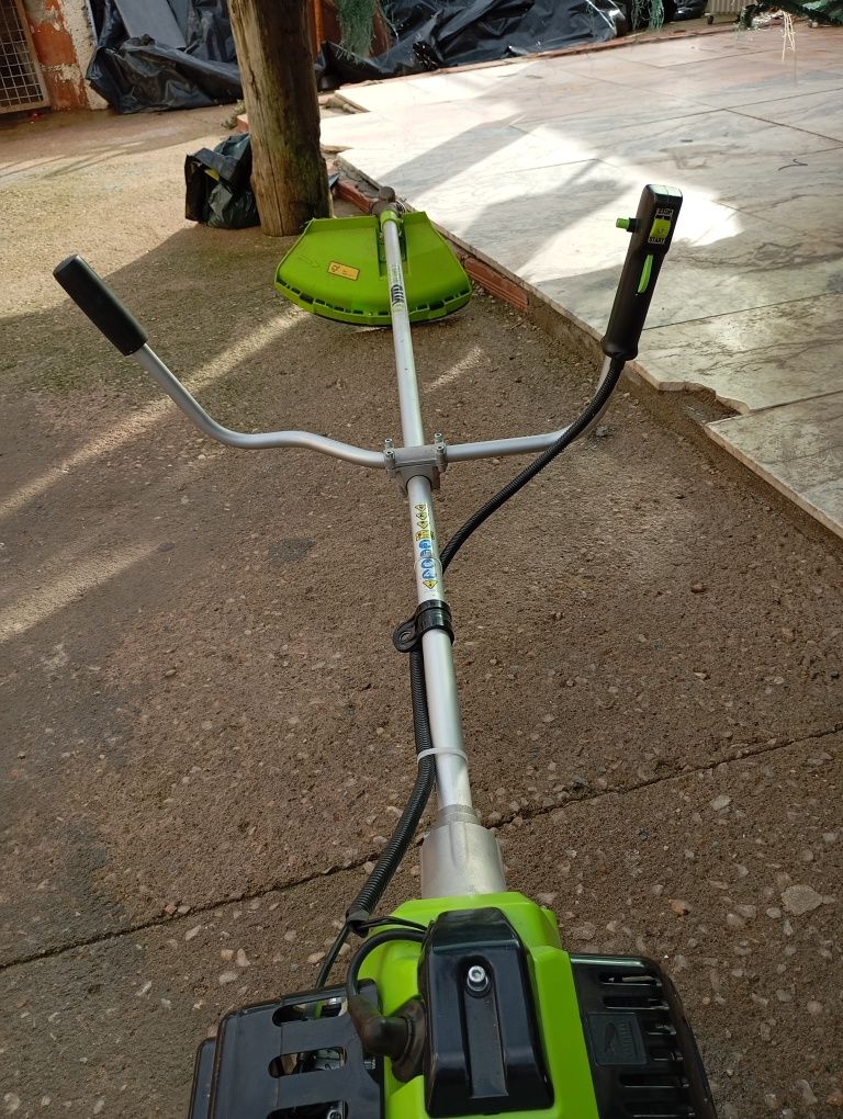 Roçadora pronta a trabalhar