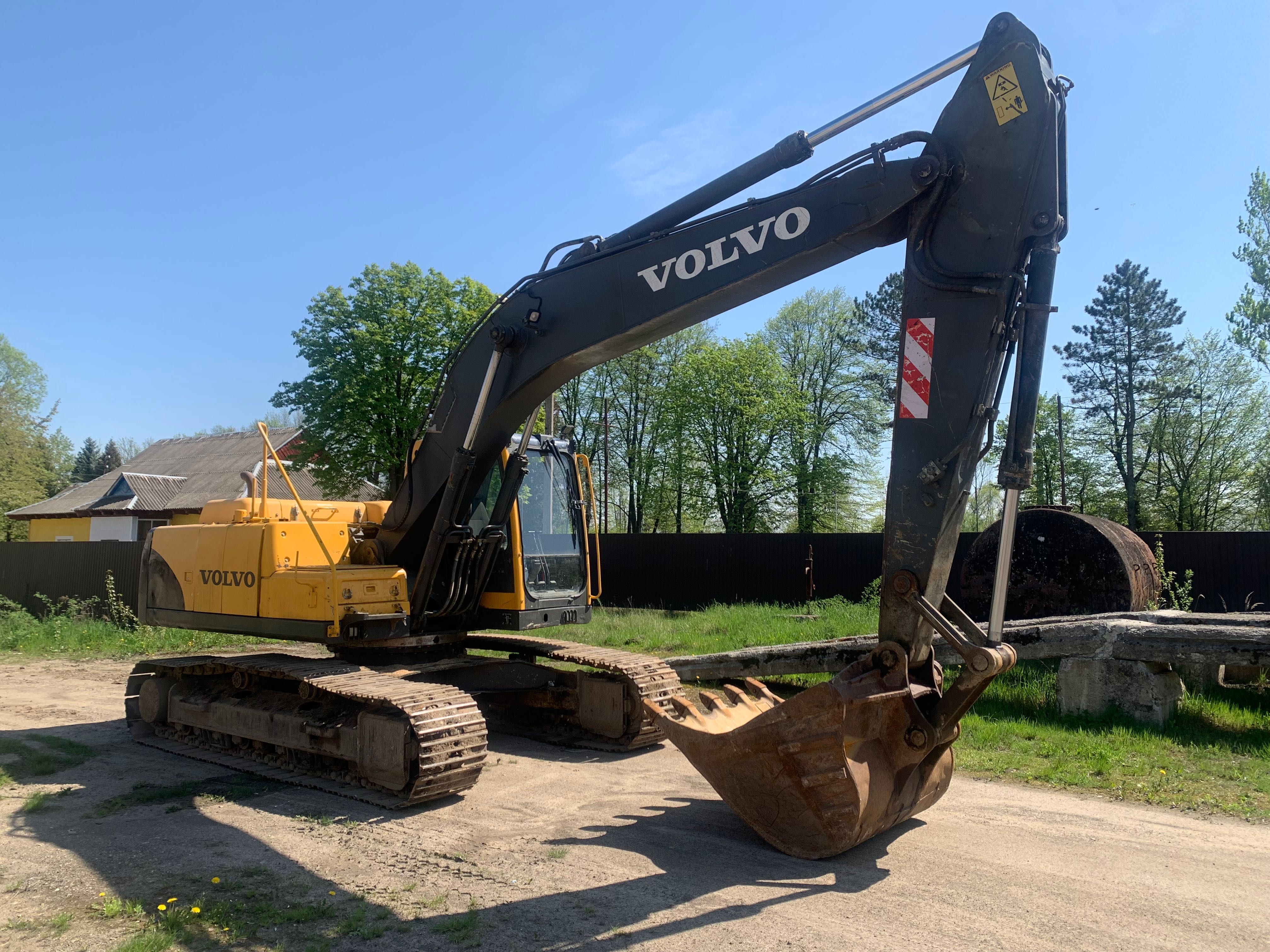Екскаватор гусеничний Volvo EC 210 BLC