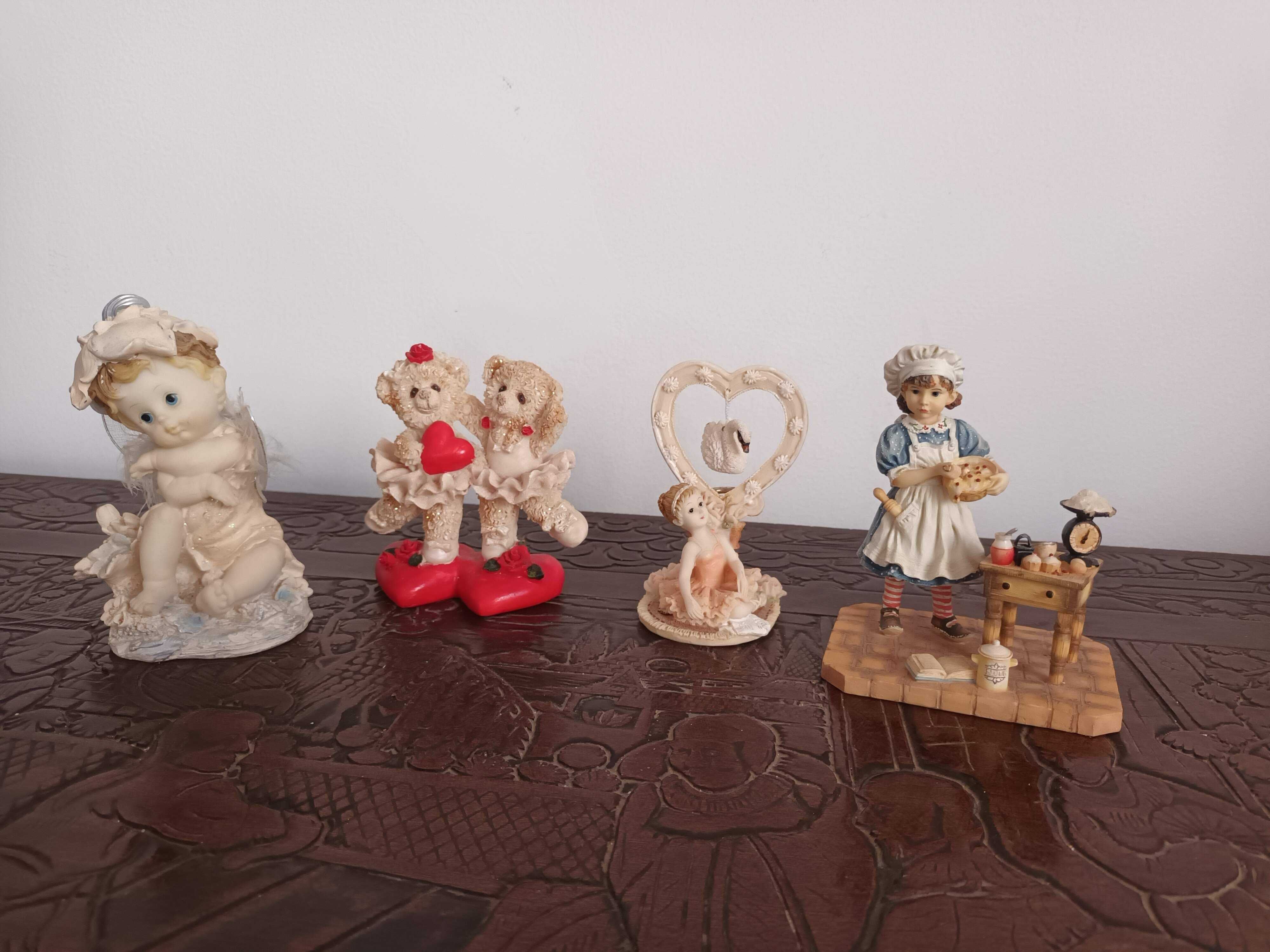 Peças decorativas em loiça e marfinite